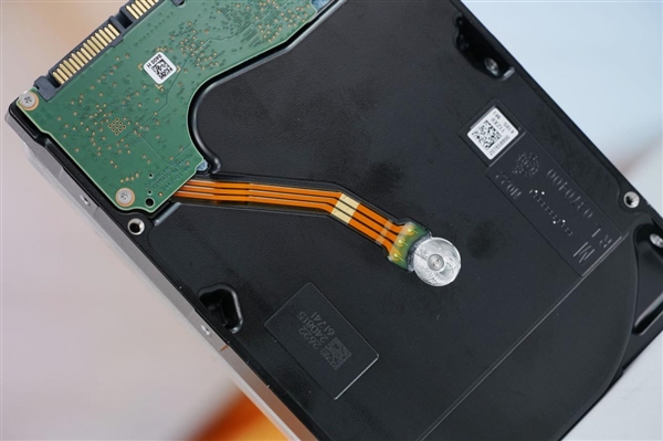 每碟片3TB!希捷银河Exos M 30TB硬盘图赏