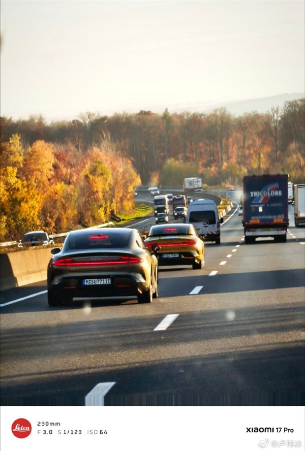 卢伟冰德国不限速高速试驾小米SU7!最高飙至260km/h 依然非常稳