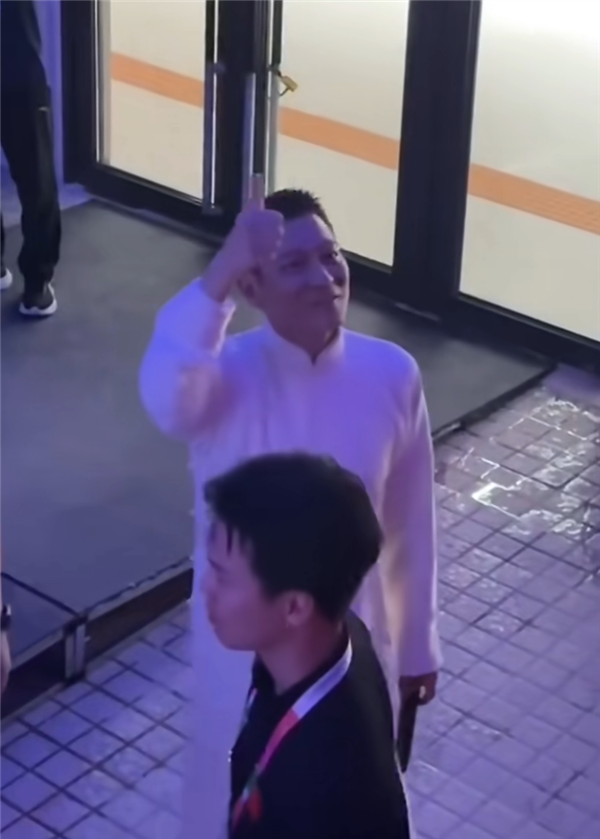 刘德华全运会彩排再唱《中国人》 网友：梦回1997！