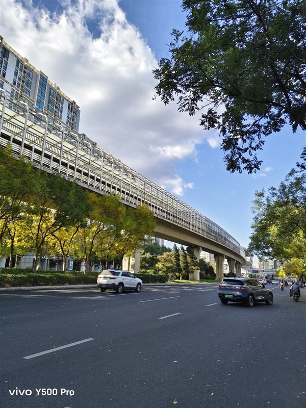 vivo Y500 Pro上手:旗舰级2亿像素下放 最硬核的国民手机