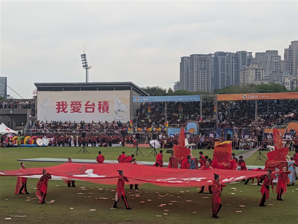 满满的爱！黄仁勋参加台积电运动会：大喊“台积电我爱你 我也是你们的家人”