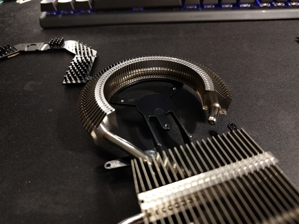 拆开后触目惊心！被吸烟者用了17年的9800GT显卡：看一眼感觉要得肺癌