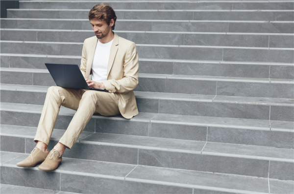 华硕灵耀14 2025：酷睿Ultra 9+高颜值设计 品质党双11必入清单