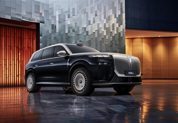 岚图第30万辆整车下线：华系最霸气旗舰SUV泰山来了！