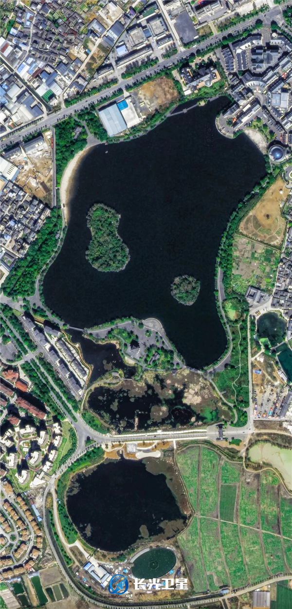 中国最年轻火山的脚下 有一座边境重镇！