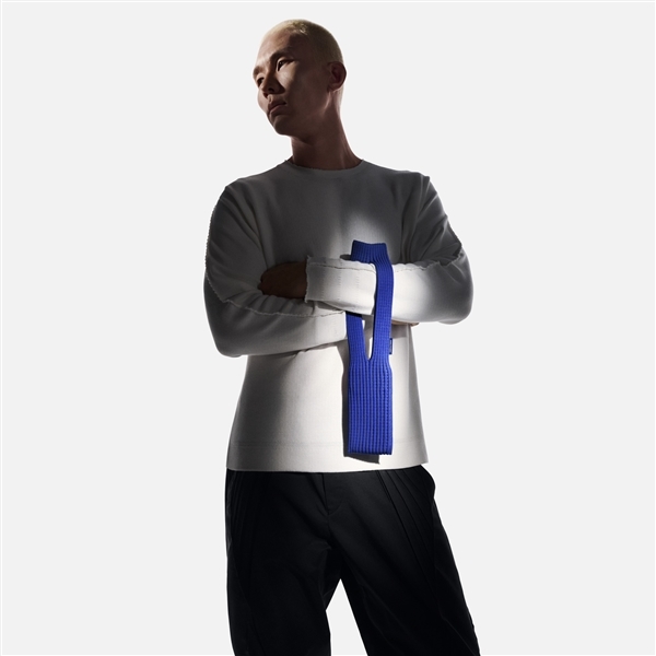 造型不忍直视！苹果“一块布”要卖1299元：果粉韭菜太好割了