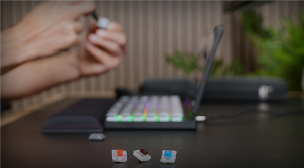 不叫笔记本电脑!新款智能键盘用上AMD/Intel CPU