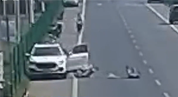 男子开门杀致电动车骑车人死亡:因交通肇事被判刑