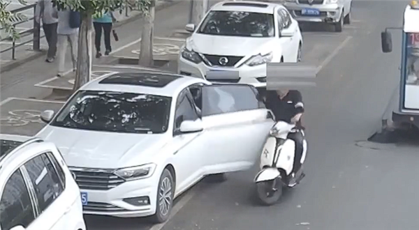 男子开门杀致电动车骑车人死亡:因交通肇事被判刑