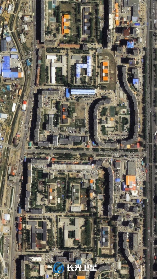 卫星图看蒙古国首都乌兰巴托：严重割裂、南北完全两个世界