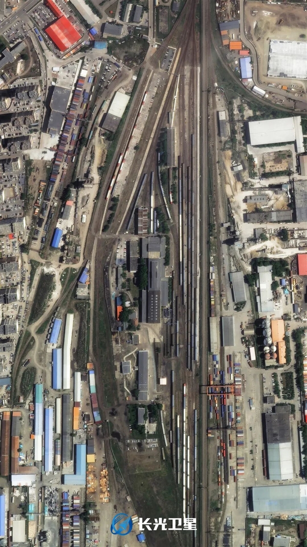 卫星图看蒙古国首都乌兰巴托：严重割裂、南北完全两个世界