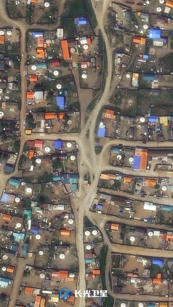 卫星图看蒙古国首都乌兰巴托：严重割裂、南北完全两个世界