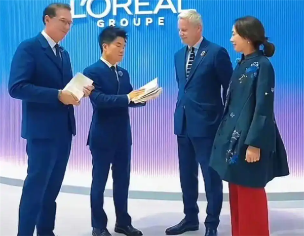 疯狂英语李阳回应批评董宇辉英语差:你太重要 别卖货了回归教育