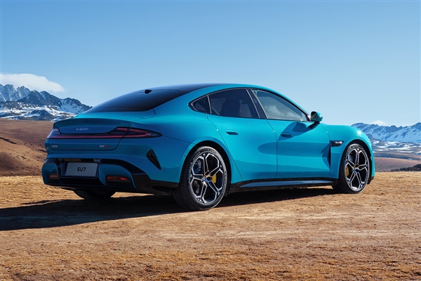 全网被黑最惨品牌之一!雷军翻出2年前微博:小米汽车采用最严苛安全标准