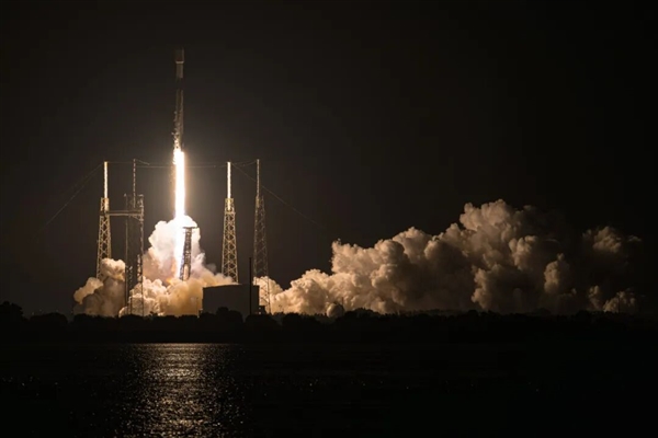 3个半小时内 SpaceX发射了58颗星链卫星