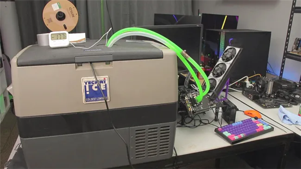 RTX 5050借冰箱散热:频率激增23%至3.5GHz!打破世界纪录