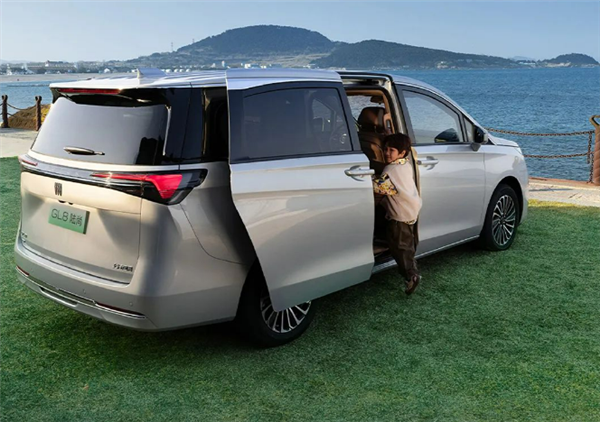 合资MPV一哥的实力!别克GL8陆尚第5万台整车下线