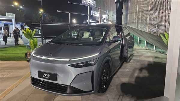 预售35万起 全球续航最长大七座!小鹏X9增程混动上市定档