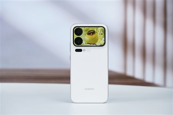 卢伟冰:小米17系列销量已破200万 是双11唯一能对抗iPhone的产品