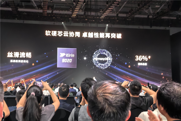 华为Mate 80 Pro包装盒亮相：麒麟9030、麒麟9030 Pro双芯片