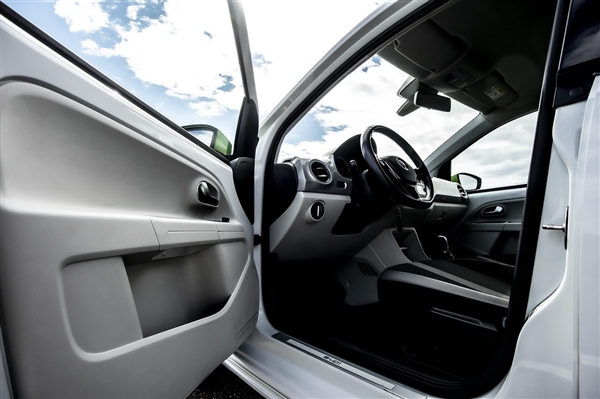 专家谈汽车隐藏式门把手:不能降低风阻 没有机械解锁结构耽误救援