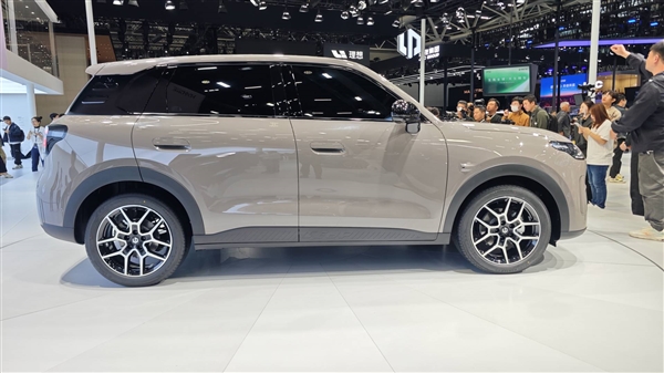 10万内首搭激光雷达！零跑A10广州车展全球首秀：500km超长续航