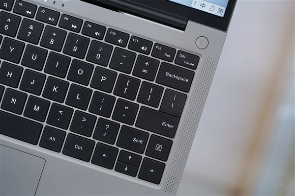 首发仅2899元 奥睿科Obook超能笔记本图赏