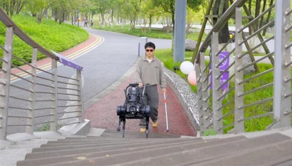 华为助力机械导盲犬问世：实时规划路径、语音交互