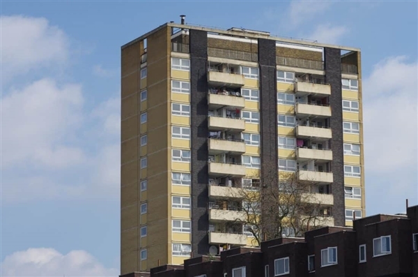 男子花8万元网购70平海景房引热议 回应：房子已成功过户 