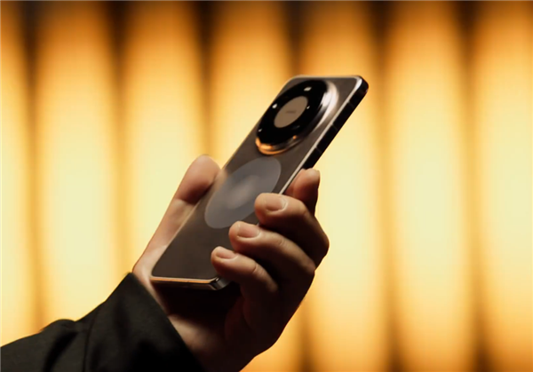 华为Mate 80 Pro Max配置抢先曝光：首发6.9寸超透亮灵珑屏、麒麟9030+高强度散热