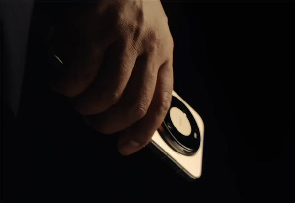 华为Mate 80 Pro Max配置抢先曝光：首发6.9寸超透亮灵珑屏、麒麟9030+高强度散热