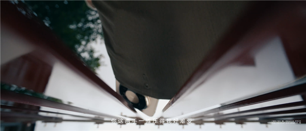 华为Mate 80 Pro Max首发全金属玄武架构:防摔、防水、坐不弯