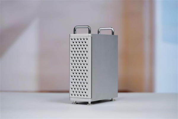 致敬苹果Mac Pro刨丝器！奥睿科Omini Pro迷你机图赏