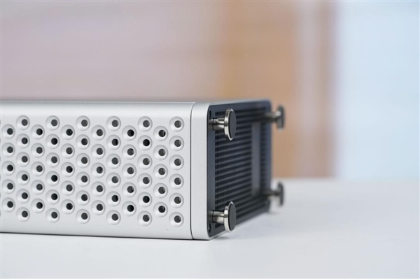 致敬苹果Mac Pro刨丝器！奥睿科Omini Pro迷你机图赏