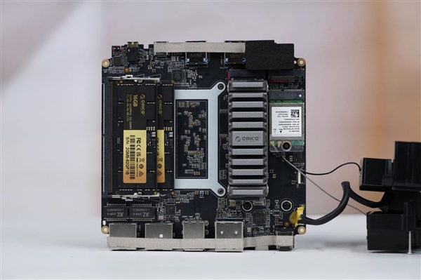 致敬苹果Mac Pro刨丝器！奥睿科Omini Pro迷你机图赏