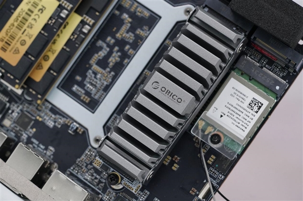 致敬苹果Mac Pro刨丝器！奥睿科Omini Pro迷你机图赏