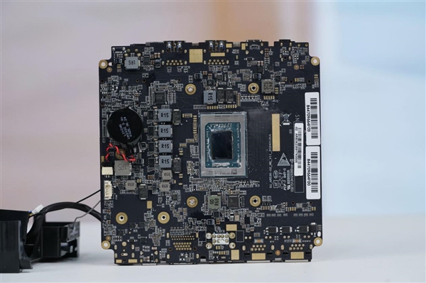 致敬苹果Mac Pro刨丝器！奥睿科Omini Pro迷你机图赏