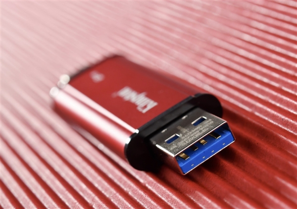 金士顿Dual Portable双接口移动固态硬盘上手:速度起飞 达到1050MB/s