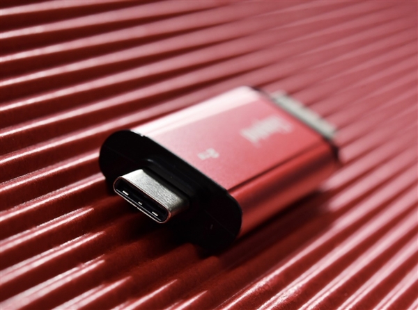 金士顿Dual Portable双接口移动固态硬盘上手:速度起飞 达到1050MB/s