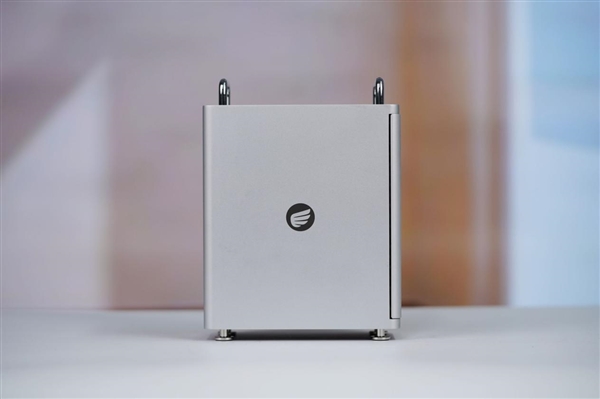 致敬苹果Mac Pro刨丝器！奥睿科Omini Pro迷你机图赏