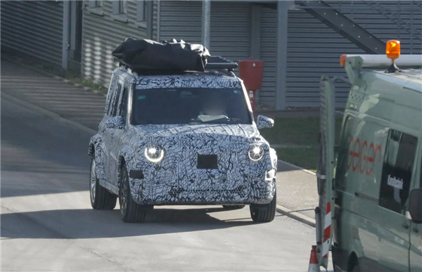 敢卖100万的纯电方盒子 奔驰小G谍照曝光：依旧硬派