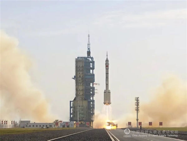 首次应急发射!神舟二十二号飞船发射圆满成功:无人乘坐