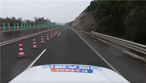 13款车高速辅助驾驶遇事故横评：华为系封神 全系车型满分通过