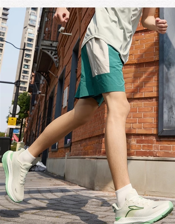 大漏！361°赤焰3 SE跑鞋88元6期免息清仓（门店约499元）