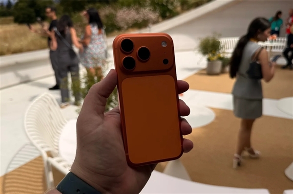 苹果AI国行版快来了：官网上线AI投诉页面