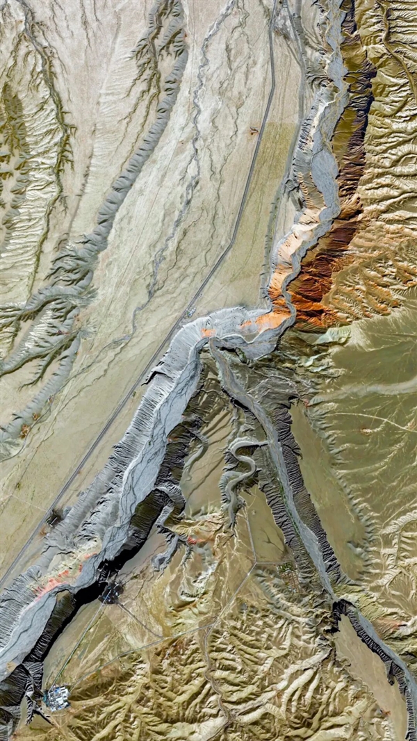 卫星俯瞰人迹罕至的新疆安集海大峡谷:如同七彩画卷