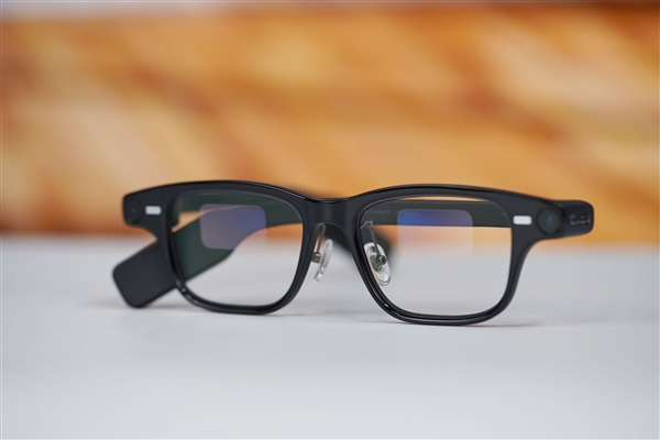 阿里巴巴首款自研旗舰双显AI眼镜!夸克AI眼镜S1图赏