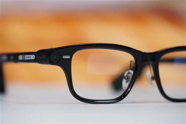 阿里巴巴首款自研旗舰双显AI眼镜!夸克AI眼镜S1图赏