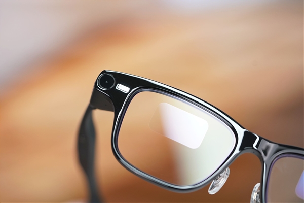 阿里巴巴首款自研旗舰双显AI眼镜!夸克AI眼镜S1图赏