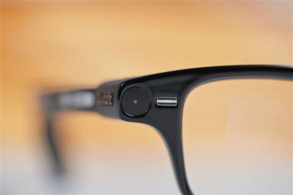 阿里巴巴首款自研旗舰双显AI眼镜!夸克AI眼镜S1图赏